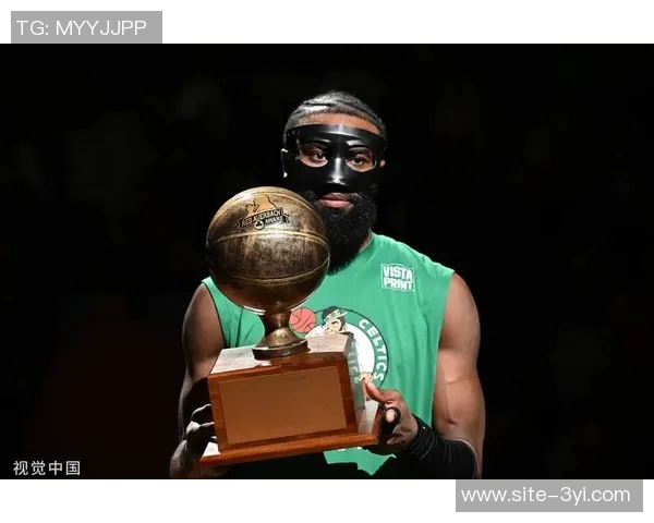 杰伦布朗28次出手仅得27分表现平平5次失误影响球队效率