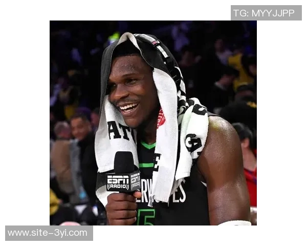 芬奇赞爱德华兹进攻成长显著近期防守表现同样出色