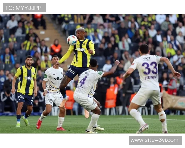 费内巴切冬窗求购莱万遭拒绝球员希望留队至明夏